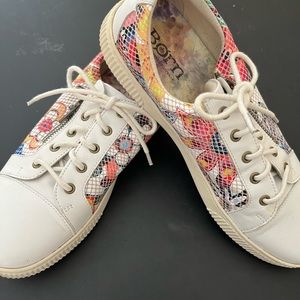 Born floral sneakers